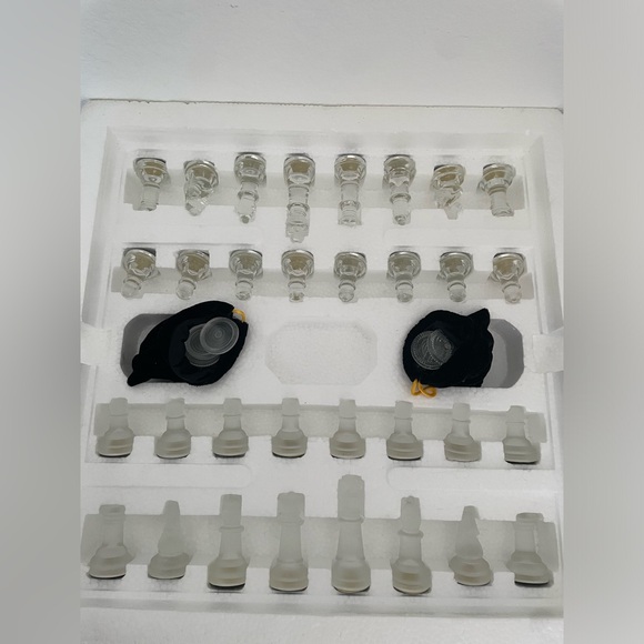 Vintage Fifth Avenue Crystal Chess & Checkers Set Brand New in Opened Box - Picture 3 of 5